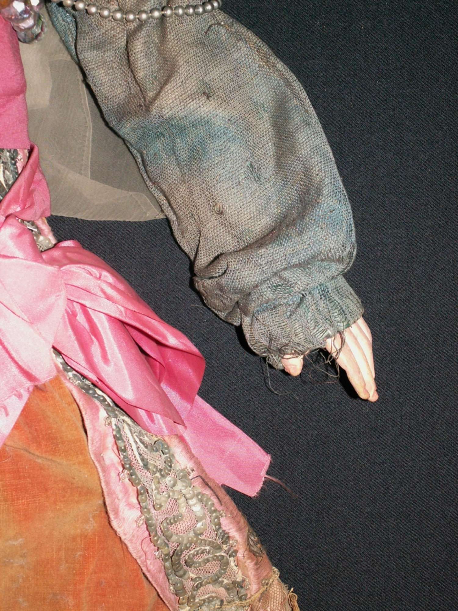 Braccio sinistro prima del restauro